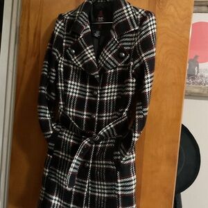 Stylish Black and White Plaid Coat